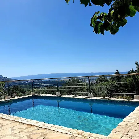 Summer Paradise With Pool In Hill