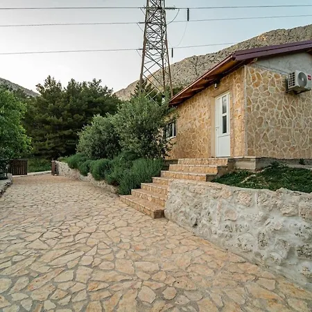 Summer Paradise With Pool In Hill Holiday home