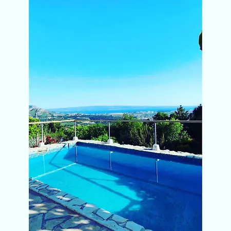 Summer Paradise With Pool In Hill