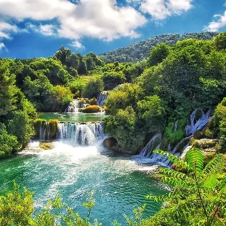 Summer Paradise With Pool In Hill