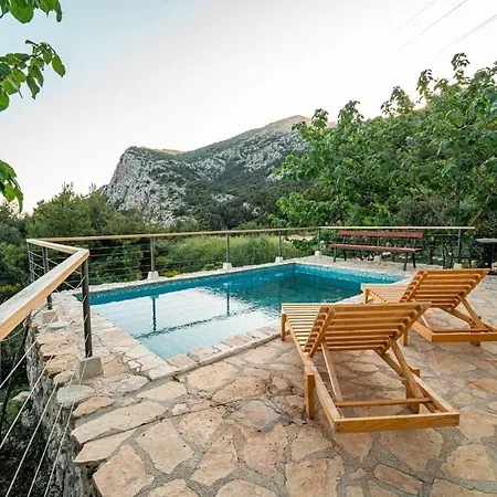 Holiday home Summer Paradise With Pool In Hill Solin